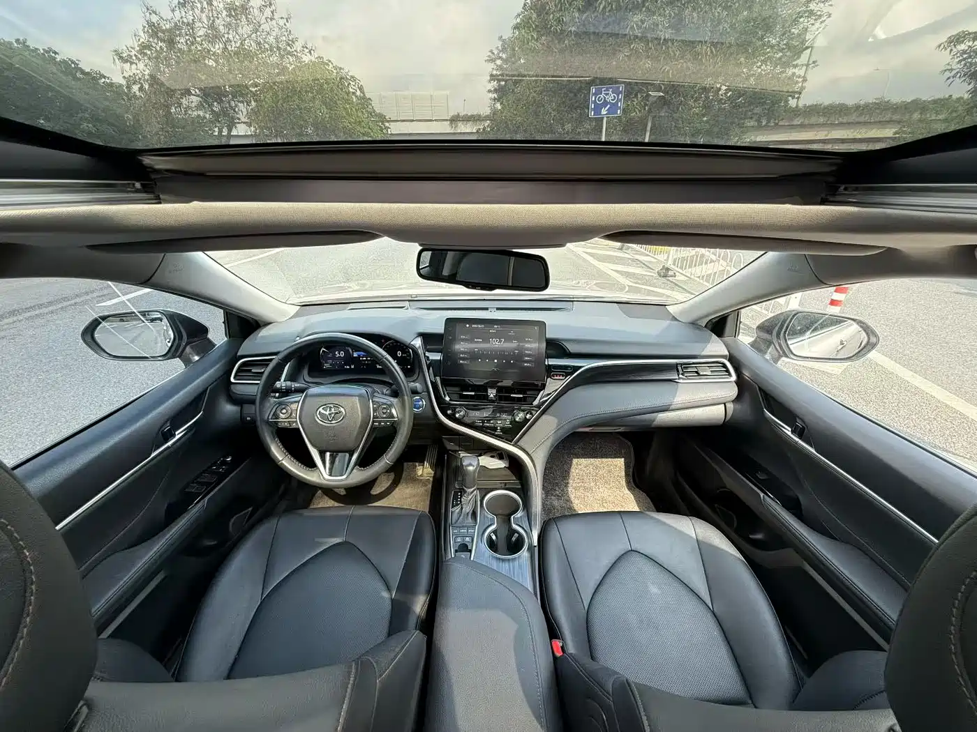 Toyota Camry 2021 Hybrid 2.5HG Luxury Edition фото 7