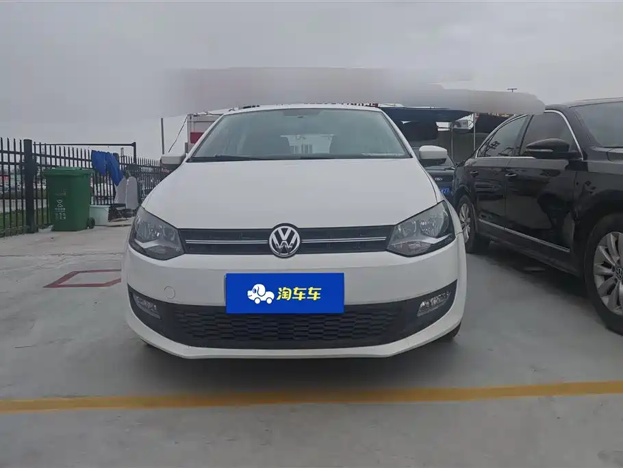 Volkswagen Polo 2013 1.4L Manual Comfort Edition фото 2