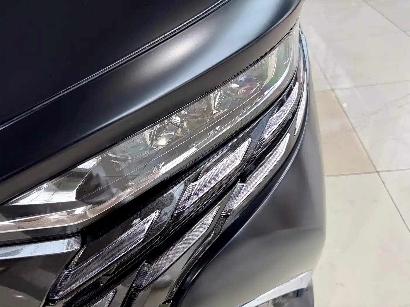 Toyota Alphard 2025 Hybrid 2.5L Prestige Gold Edition фото 4