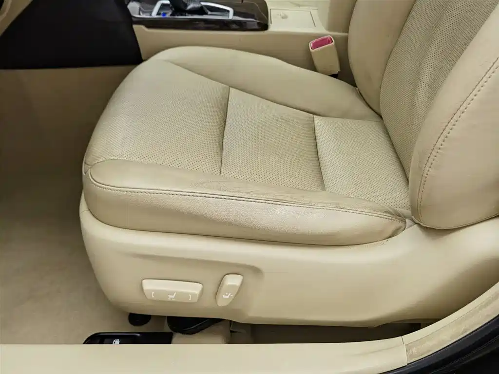 Toyota Camry 2016 2.0G 10th Anniversary Leading Edition фото 20