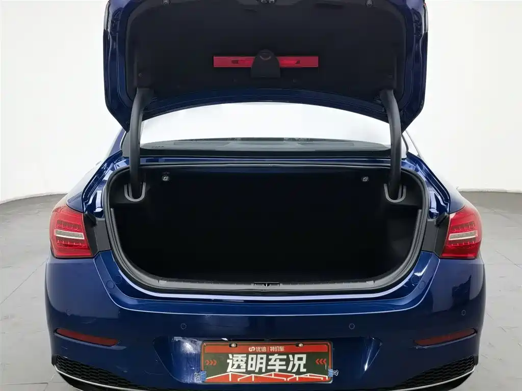 Hongqi H5 2020 1.8T Automatic Smart Connection Qi Rhythm Edition фото 16