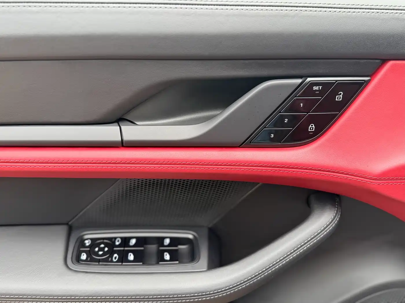 Porsche Taycan 2019 Taycan 4S фото 10