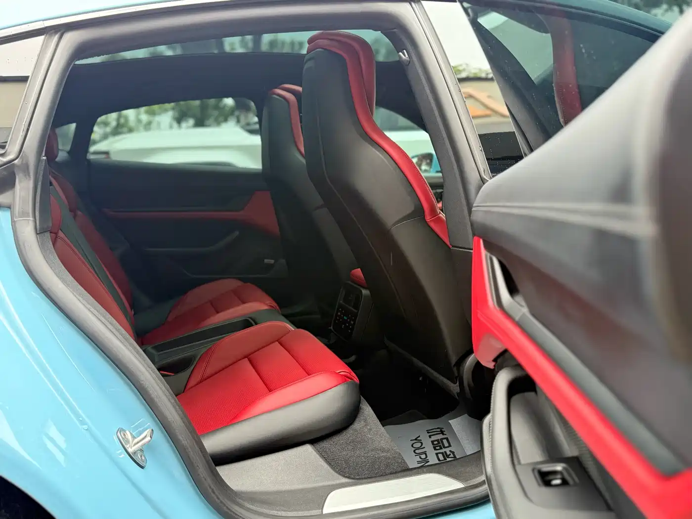 Porsche Taycan 2019 Taycan 4S фото 24