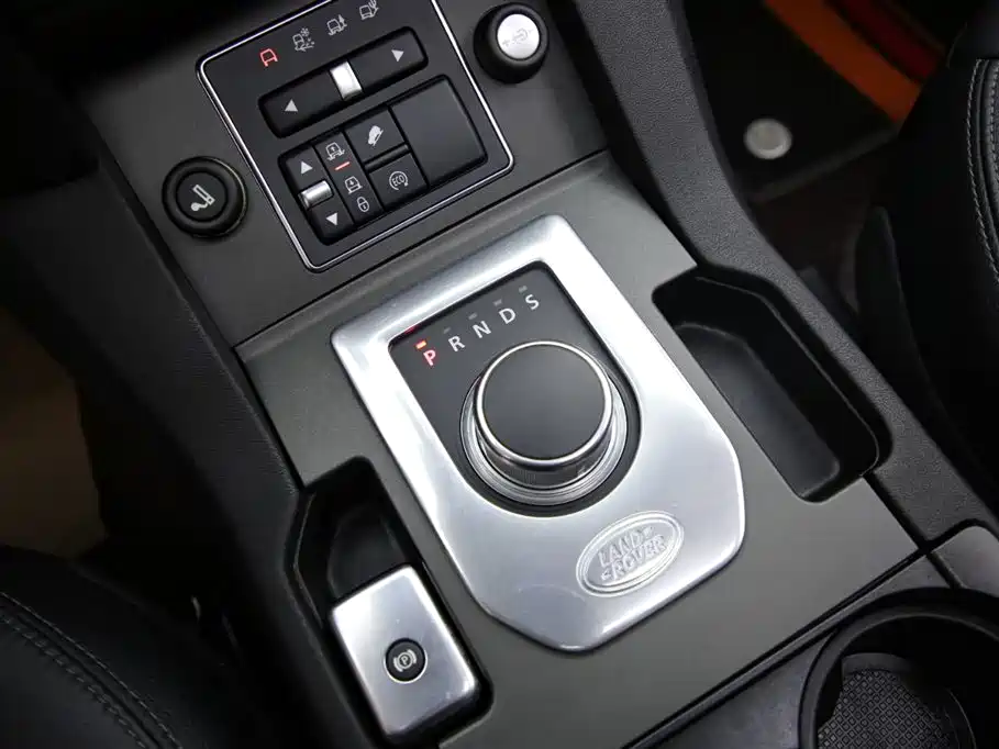 Land Rover Discovery 2015 3.0 SC V6 HSE фото 13