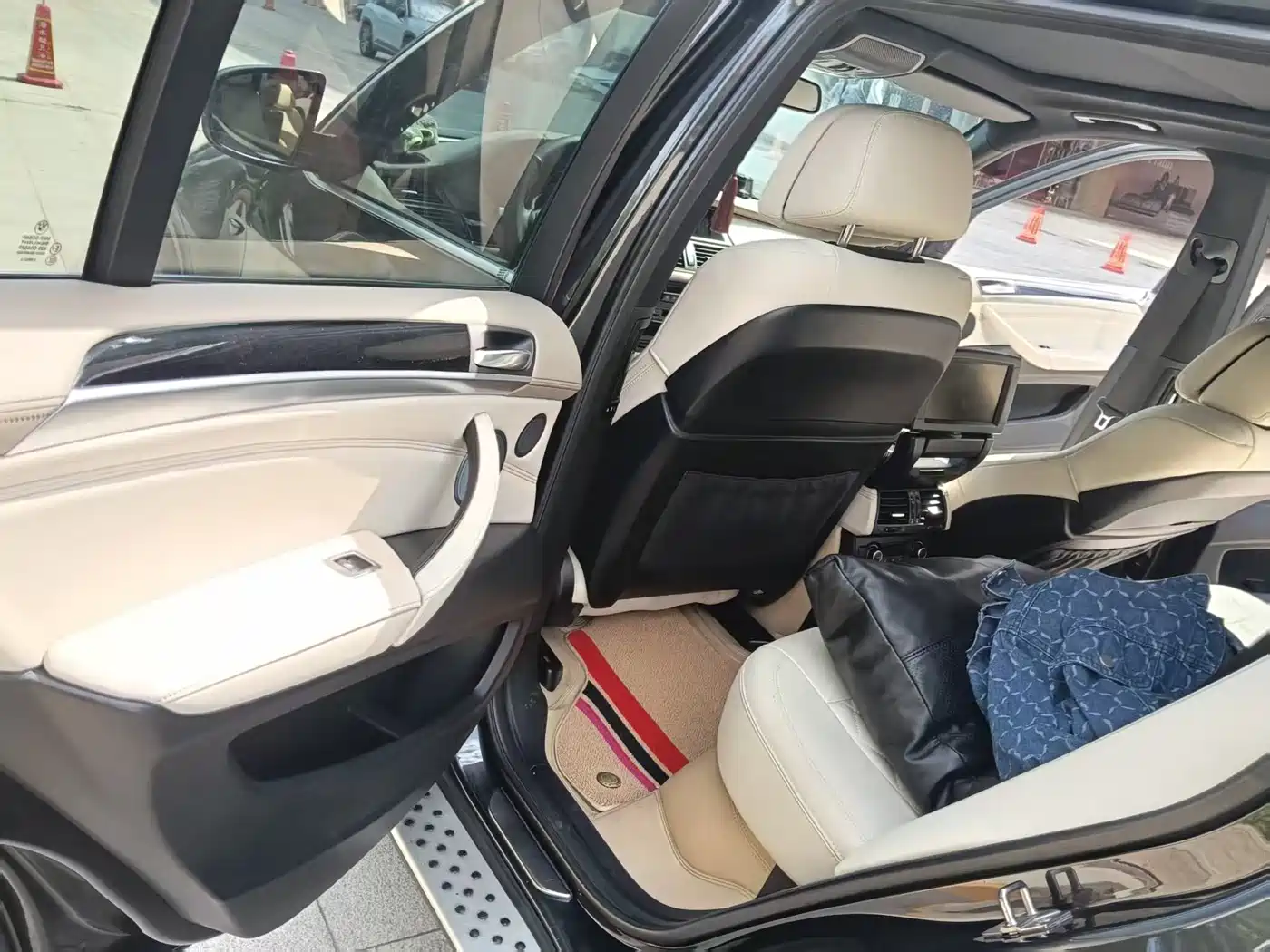 BMW X5 (Import) 2010 xDrive30i Luxury 10th Anniversary Edition фото 6