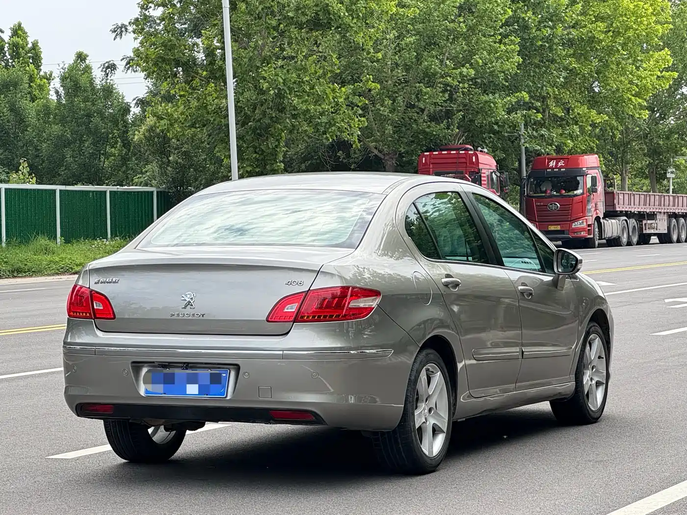 Peugeot 408 2013 2.0L Automatic Comfort Edition фото 4