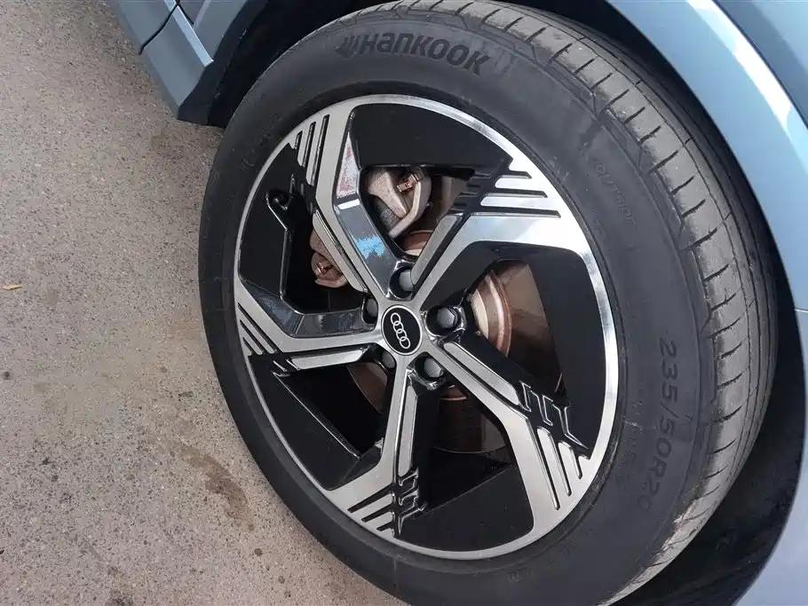 Audi Q4 e-tron 2023 50 e-tron quattro Creation Edition фото 6