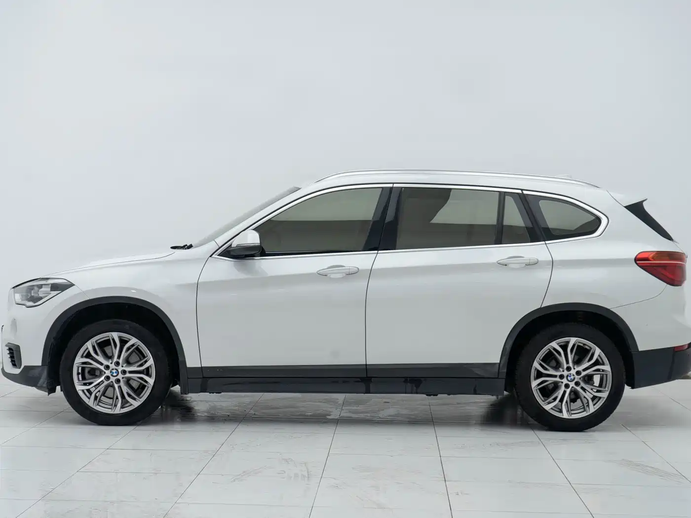 BMW X1 2019 sDrive20Li Leading Model фото 3