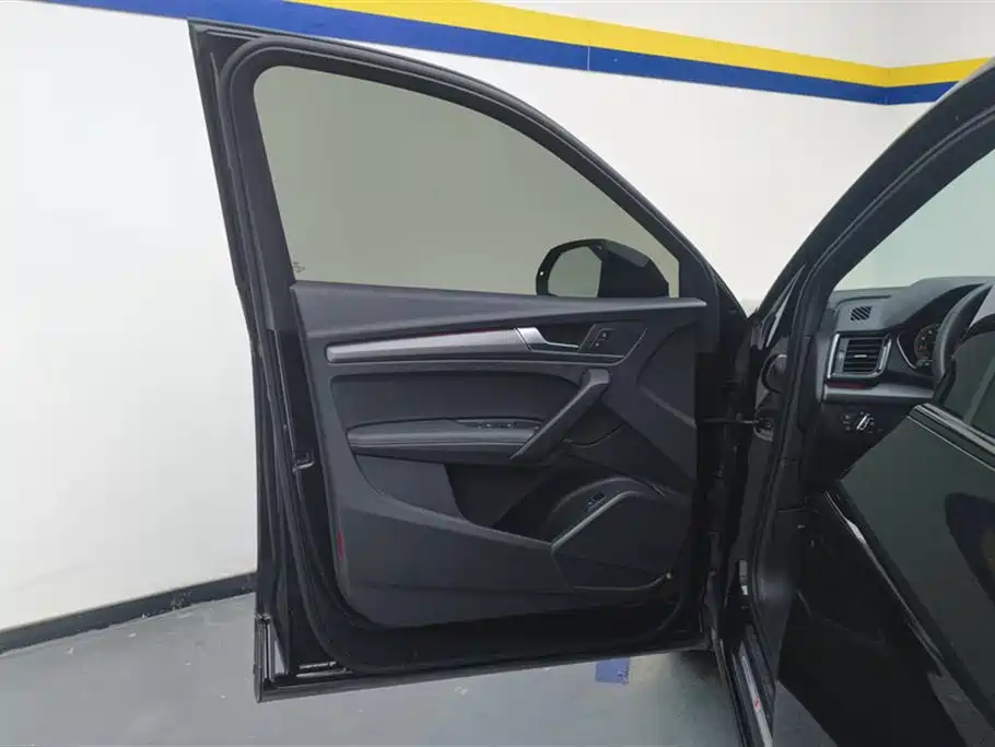 Audi Q5L 2023 40T Luxury Dynamic фото 7