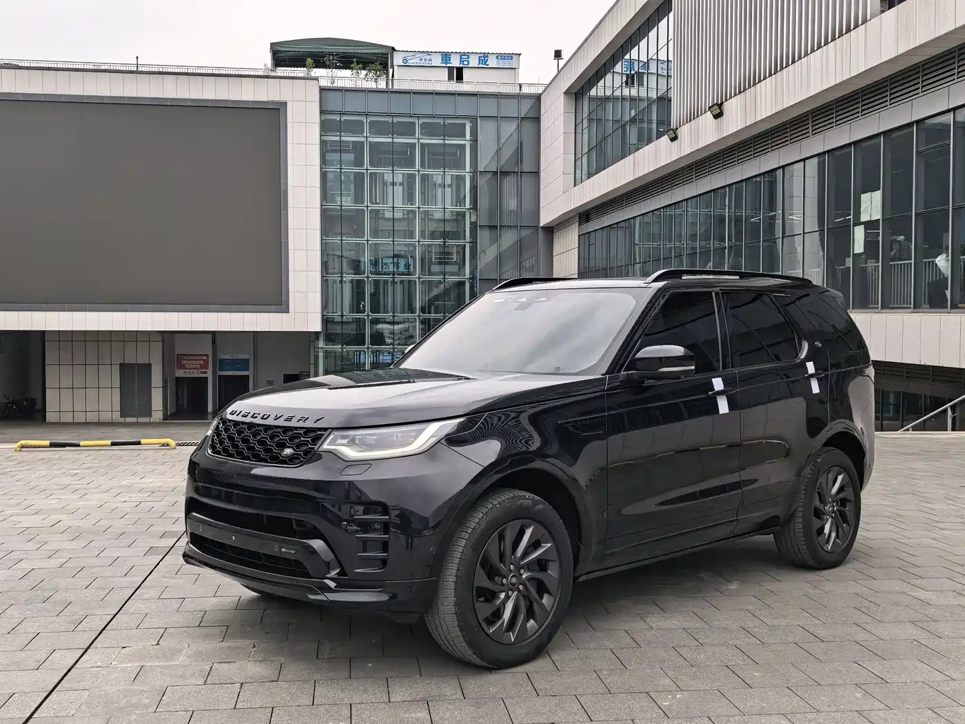 Land Rover Discovery 2023 360PS R-Dynamic S