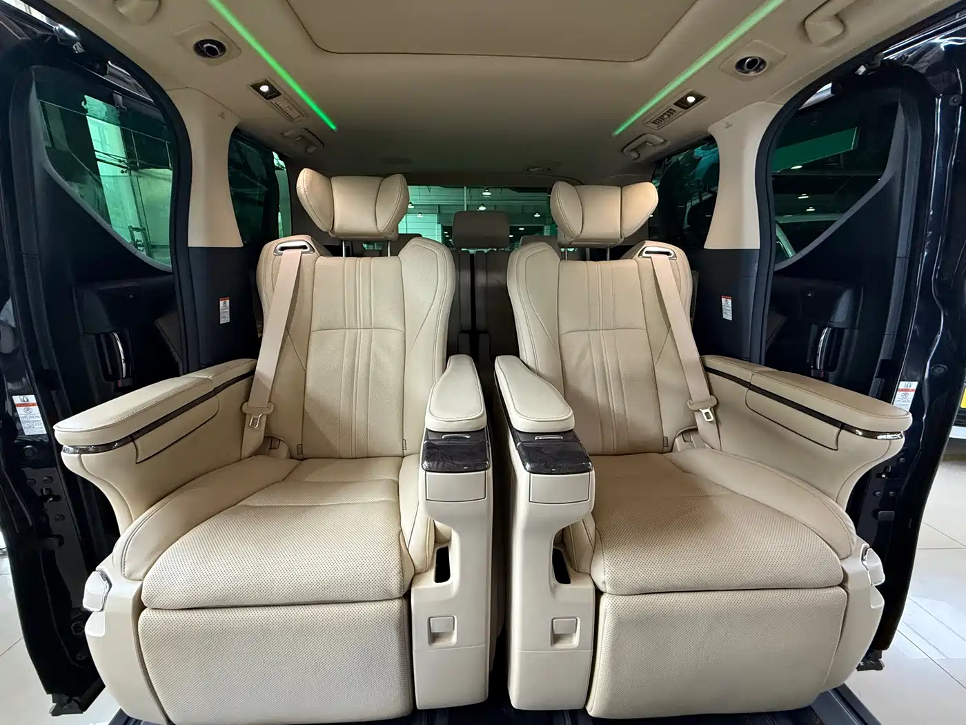 Toyota Vellfire 2021 Crown Hybrid 2.5L HV Supreme Edition фото 18