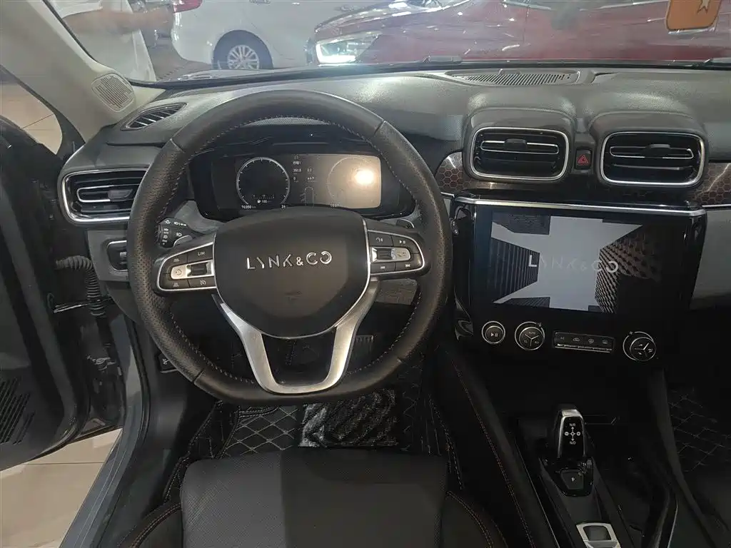 Lynk & Co 02 2019 1.5T DCT FWD Jin Pro Version China VI фото 3