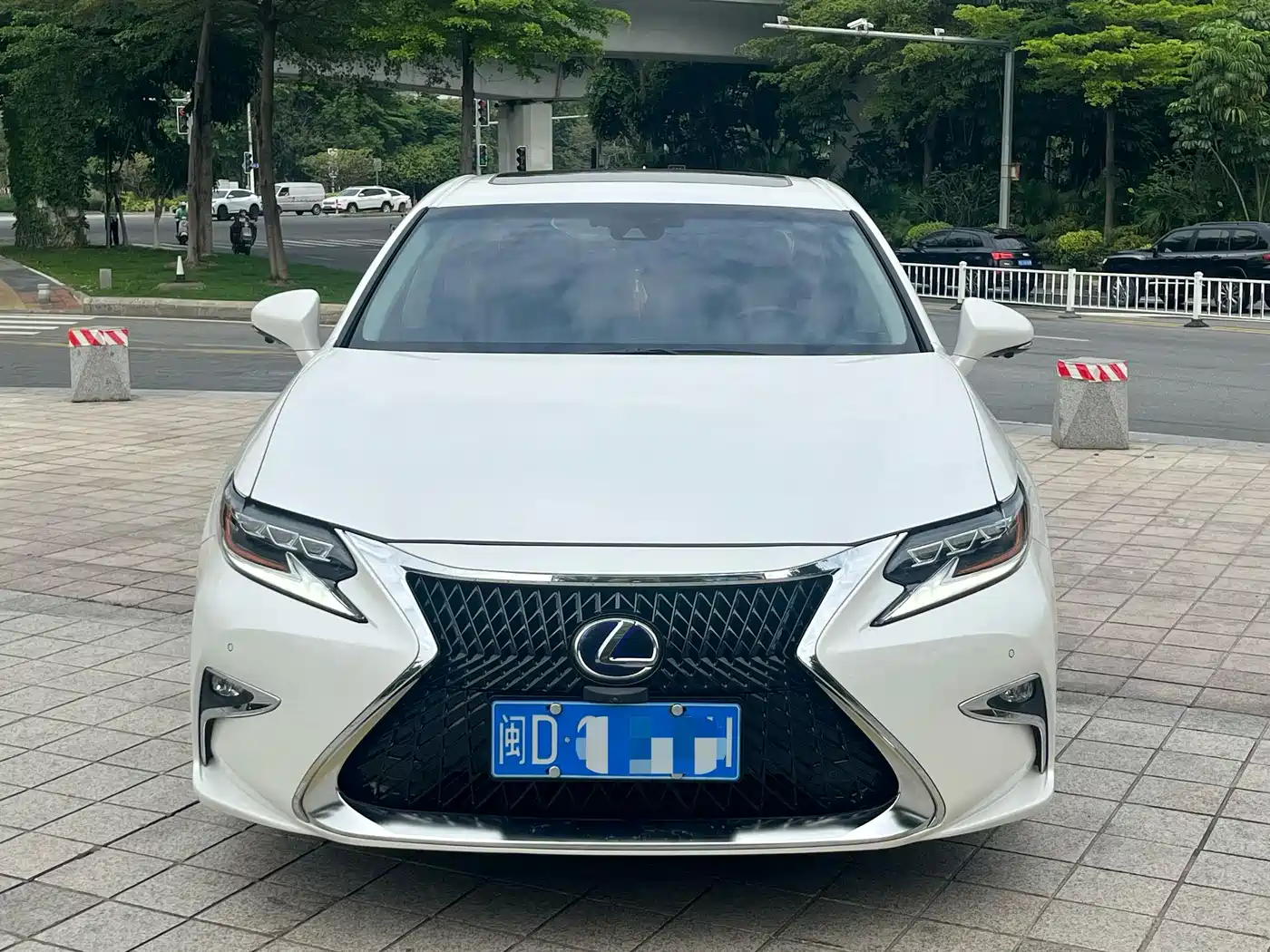 Lexus ES 2015 300h Comfort Edition фото 2
