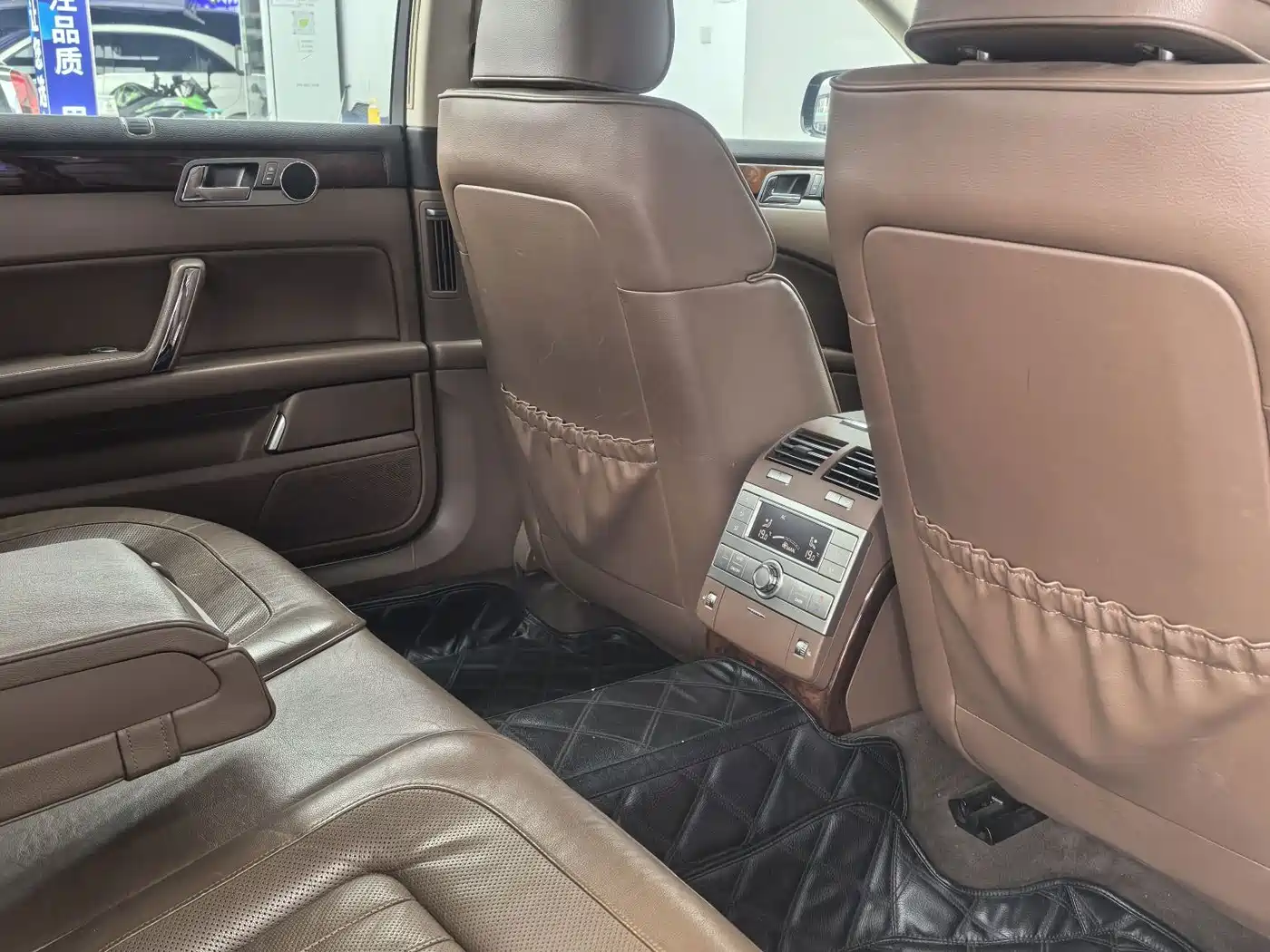 Volkswagen Phaeton 2011 2011 3.6L V6 5-Seater Extended Comfort