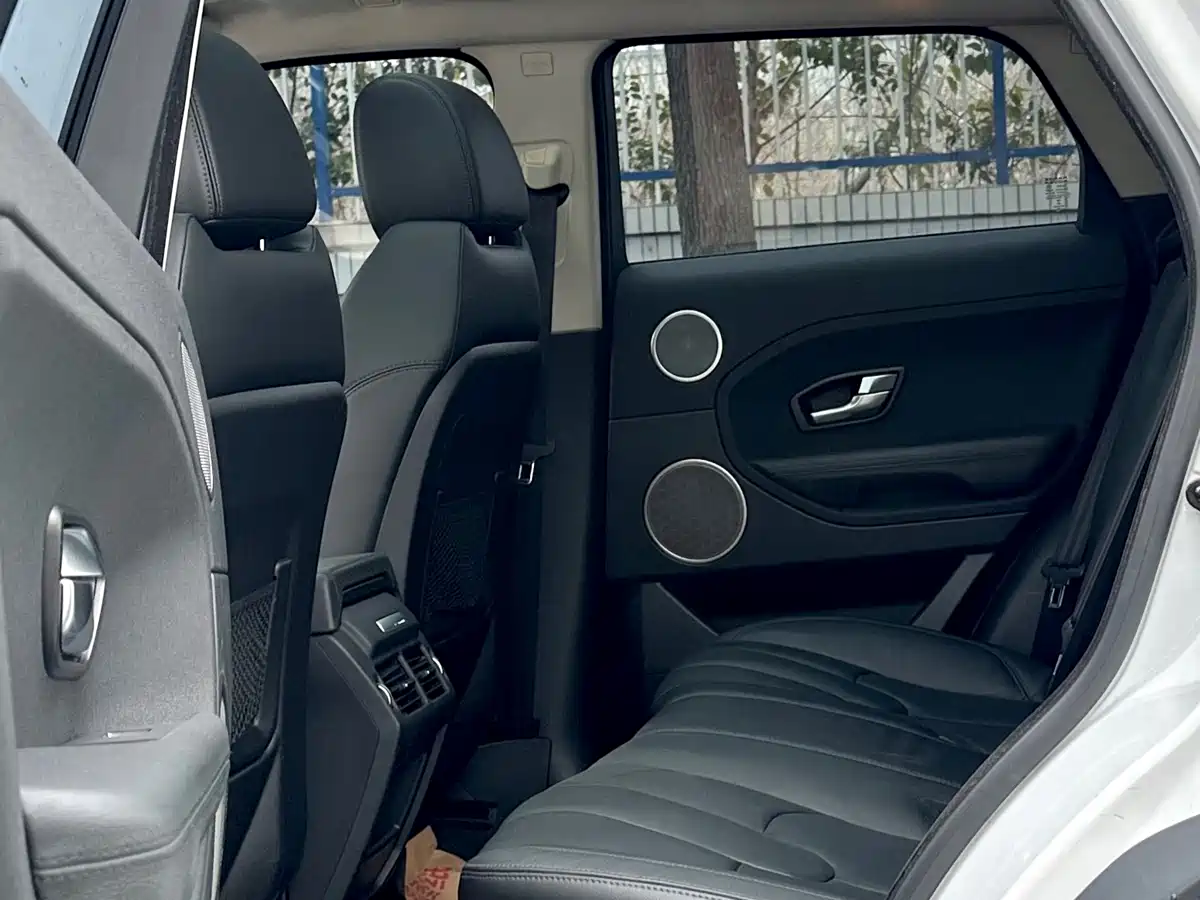 Land Rover Range Rover Evoque 2015 2.0T 5-Door Intelligent Edition фото 10