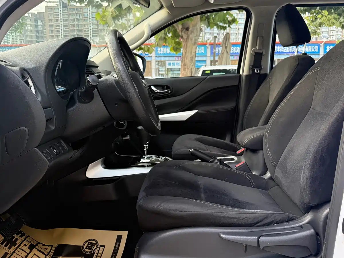 Nissan Navara 2018 2017 Model 2.5L Automatic 4WD Luxury QR25