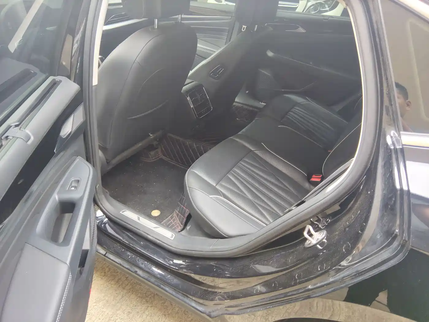 Volkswagen Passat 2022 330TSI Starlight Elite Edition фото 5