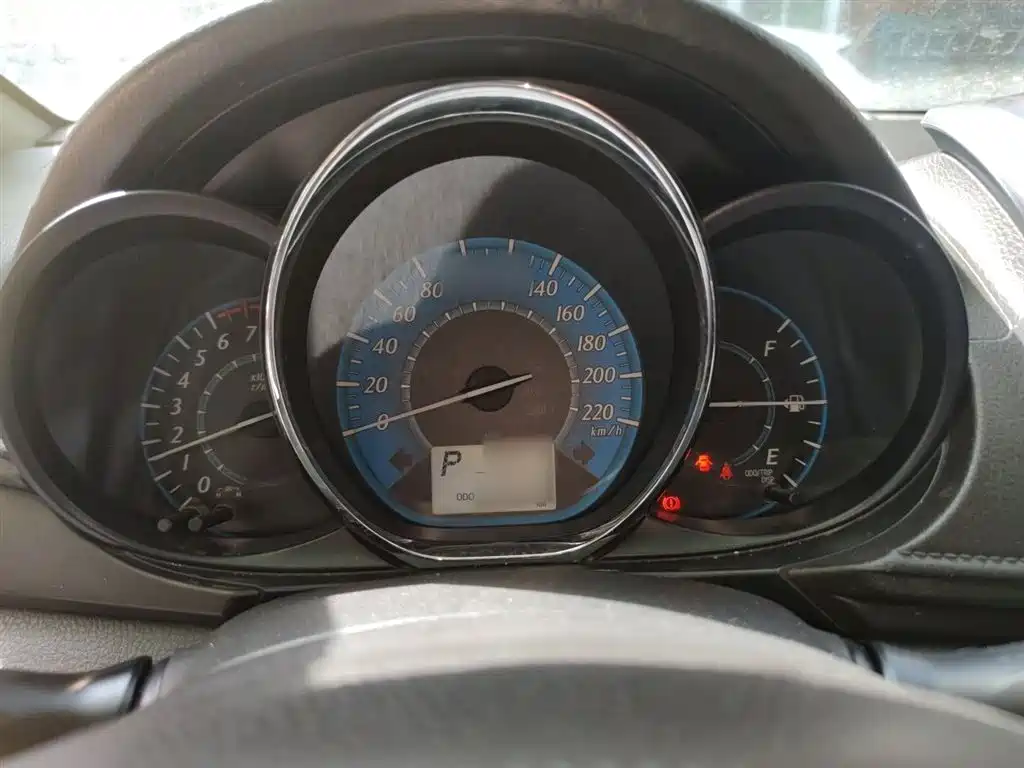 Toyota YARiS L Zhi Xuan 2015 1.5E Auto Charming Edition фото 4