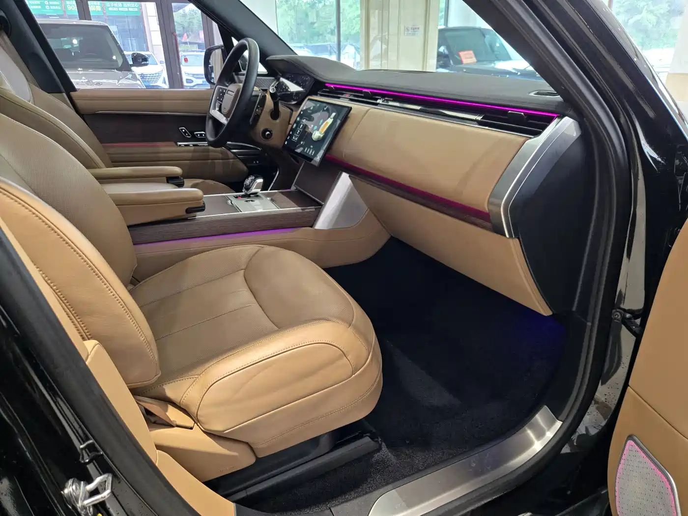 Land Rover Range Rover 2024 3.0 L6 360PS Golden Age Edition фото 14