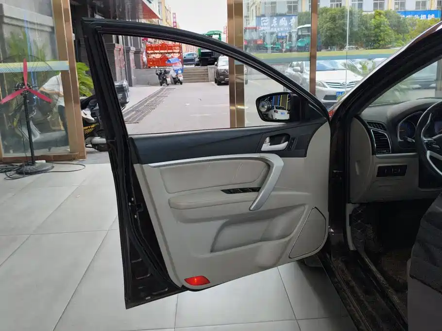 Фото 7 - Geely Emgrand