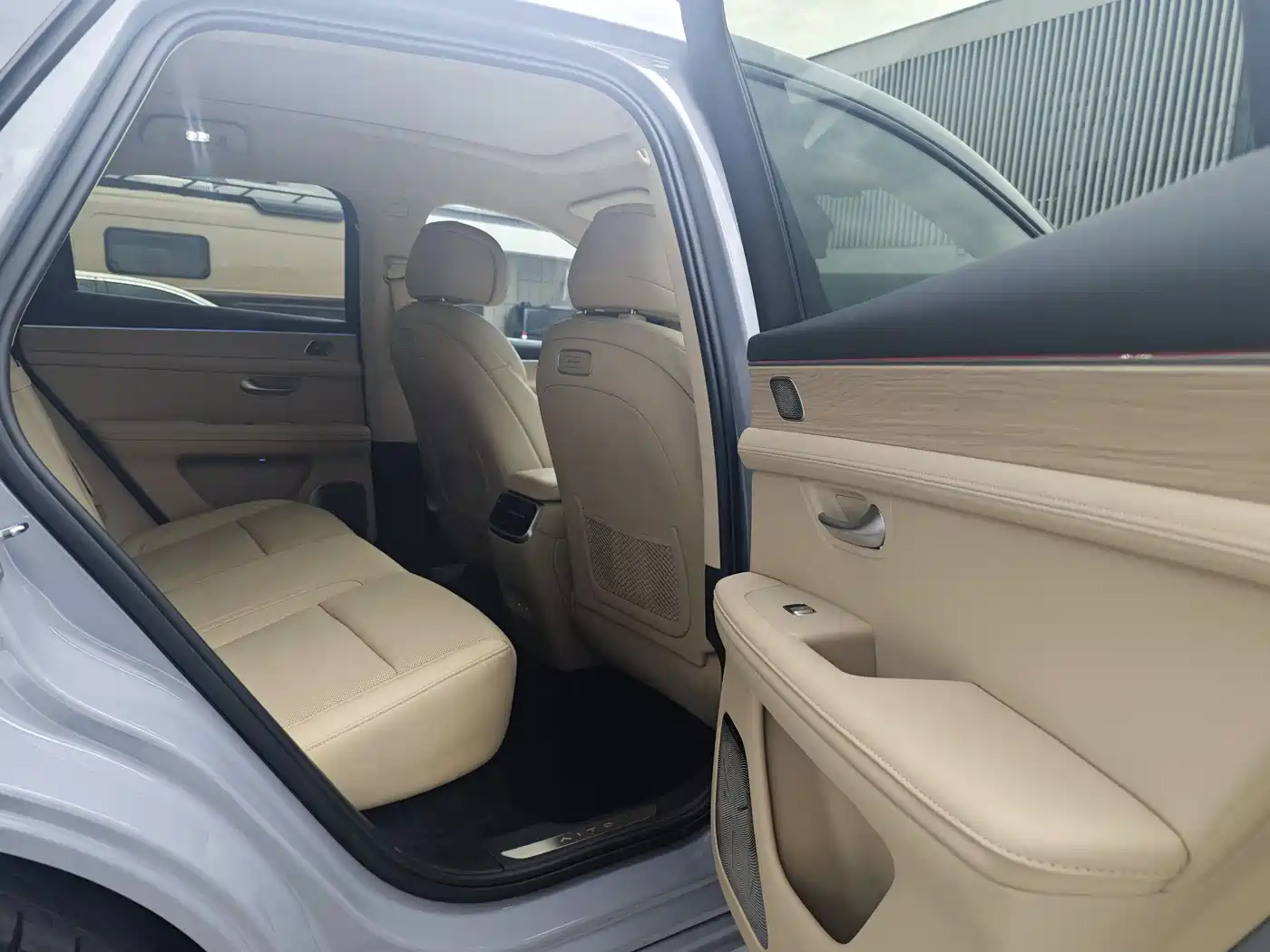 AITO Wenjie AITO M5 2024 Extended Range Max RS AWD Advanced Smart Driving Edition фото 20