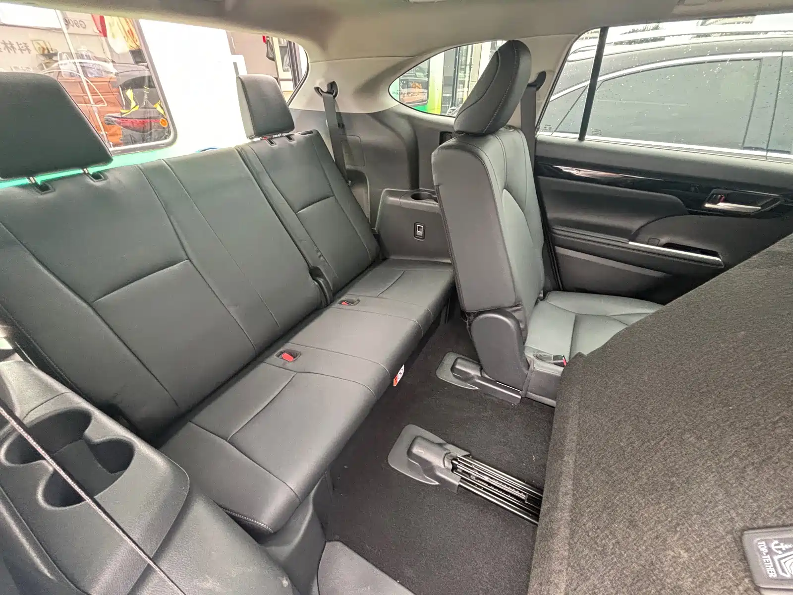 Photo 15 - Toyota Highlander