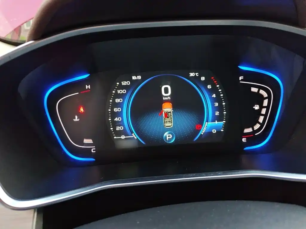 Фото 4 - Geely Coolray