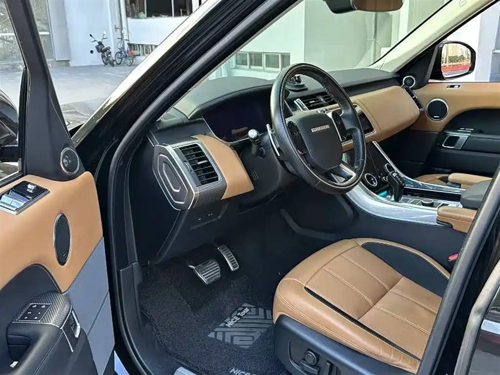 Land Rover Range Rover Sport 2021 3.0 L6 Gloss Black Edition фото 4