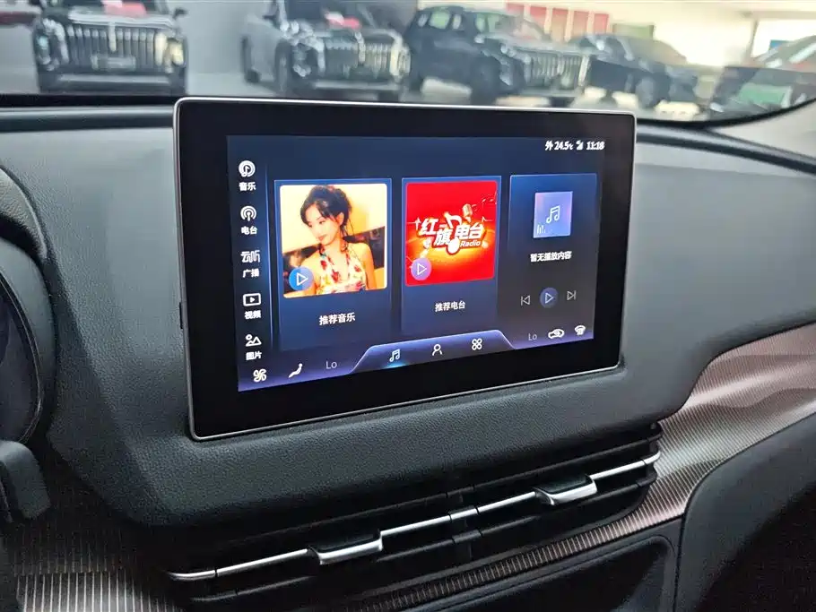 Hongqi E-QM5 2023 Facelift Basic Travel Edition фото 13