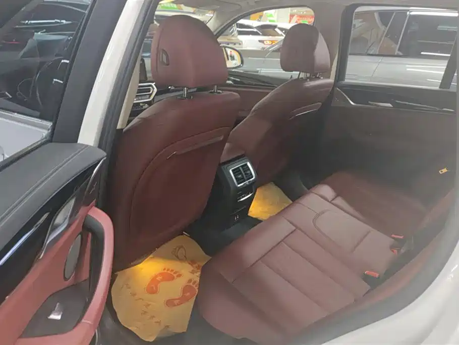 BMW iX3 2022 Leading Edition фото 11