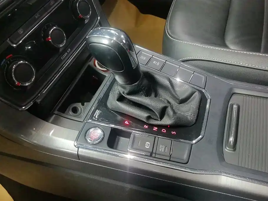 Volkswagen Passat 2015 1.8TSI Automatic Prestige Edition фото 16