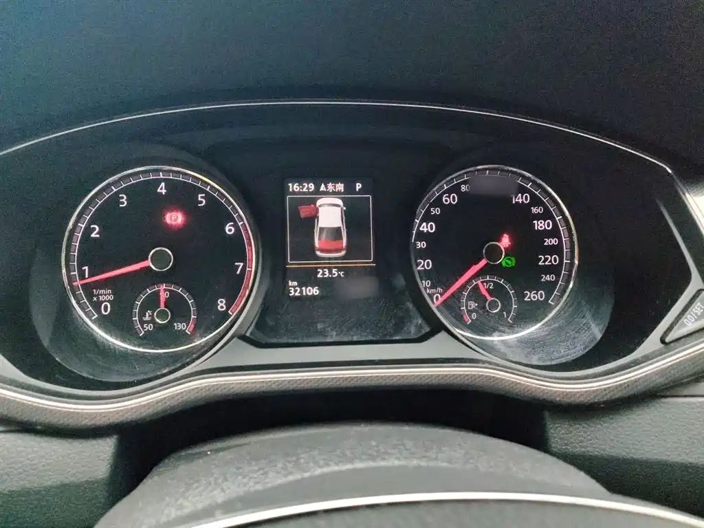 Volkswagen Passat 2017 330TSI DSG Luxury фото 4