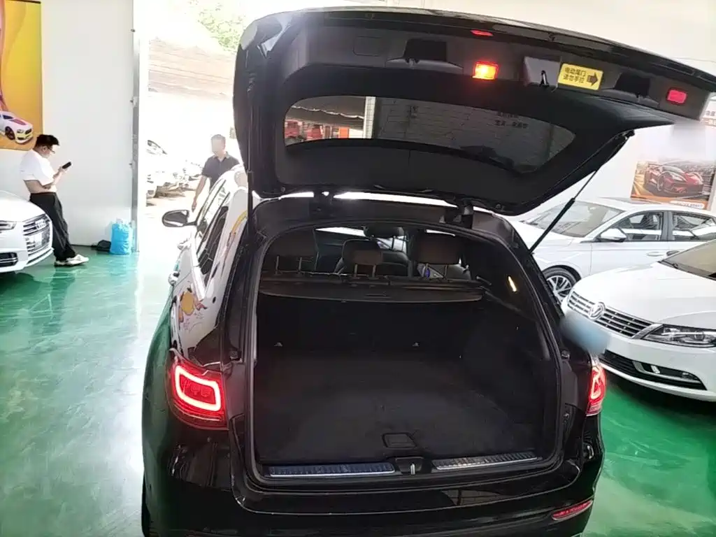 MERCEDES-BENZ GLC