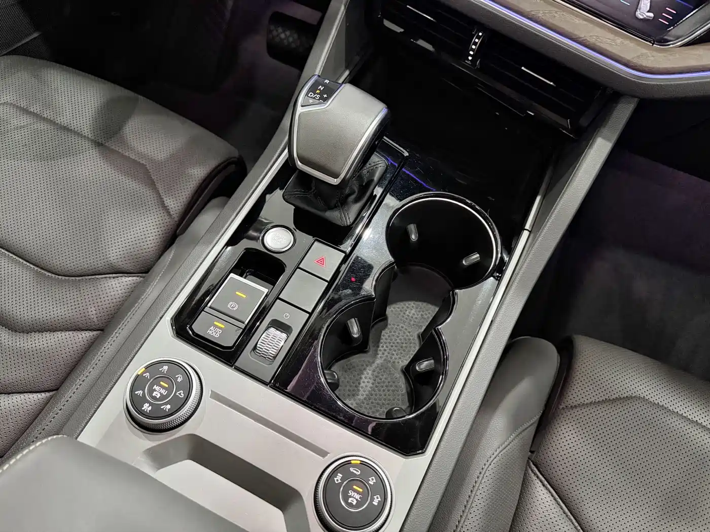 Volkswagen Touareg 2019 3.0TSI Sharp Edge Edition China VI фото 19