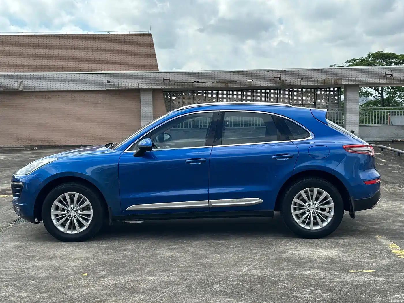 Фото 8 - Zotye SR9