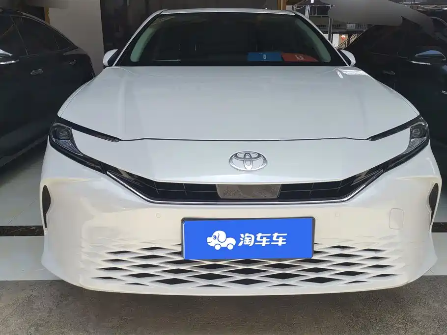 Toyota Camry 2024 Hybrid 2.0HGVP Luxury Edition фото 2