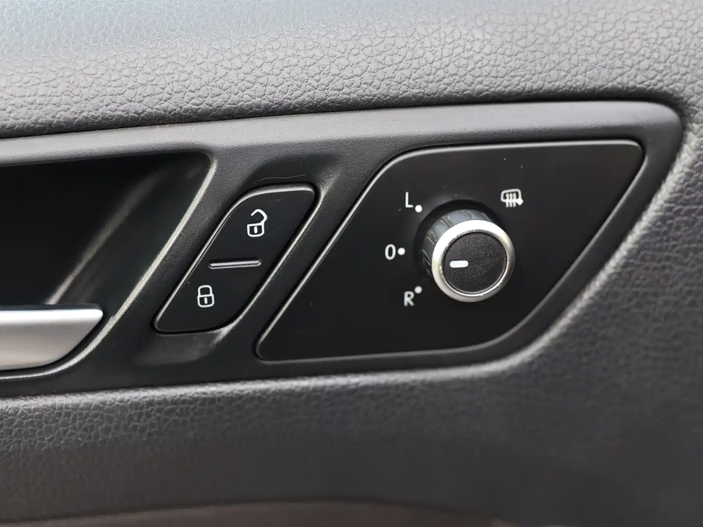 Volkswagen Sagitar 2014 Facelift 1.6L Automatic Comfort фото 17