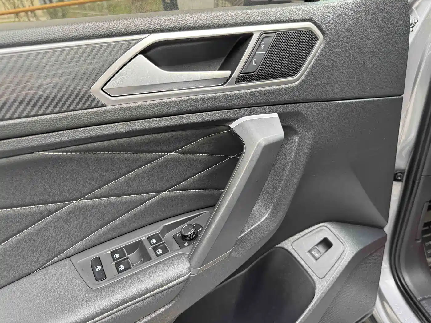 Volkswagen Tiguan L 2022 330TSI Auto 2WD R-Line Premium Edition фото 27