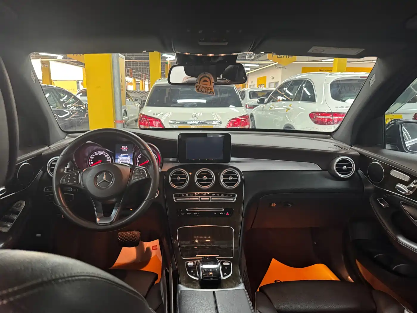 Mercedes-Benz GLC 2018 Facelift GLC 260 4MATIC Luxury фото 6