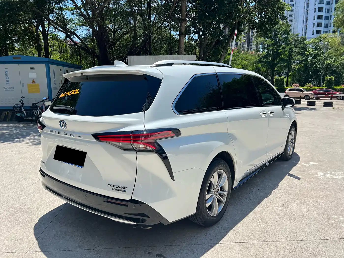 Toyota Sienna 2021 2.5L Hybrid Platinum Edition фото 6