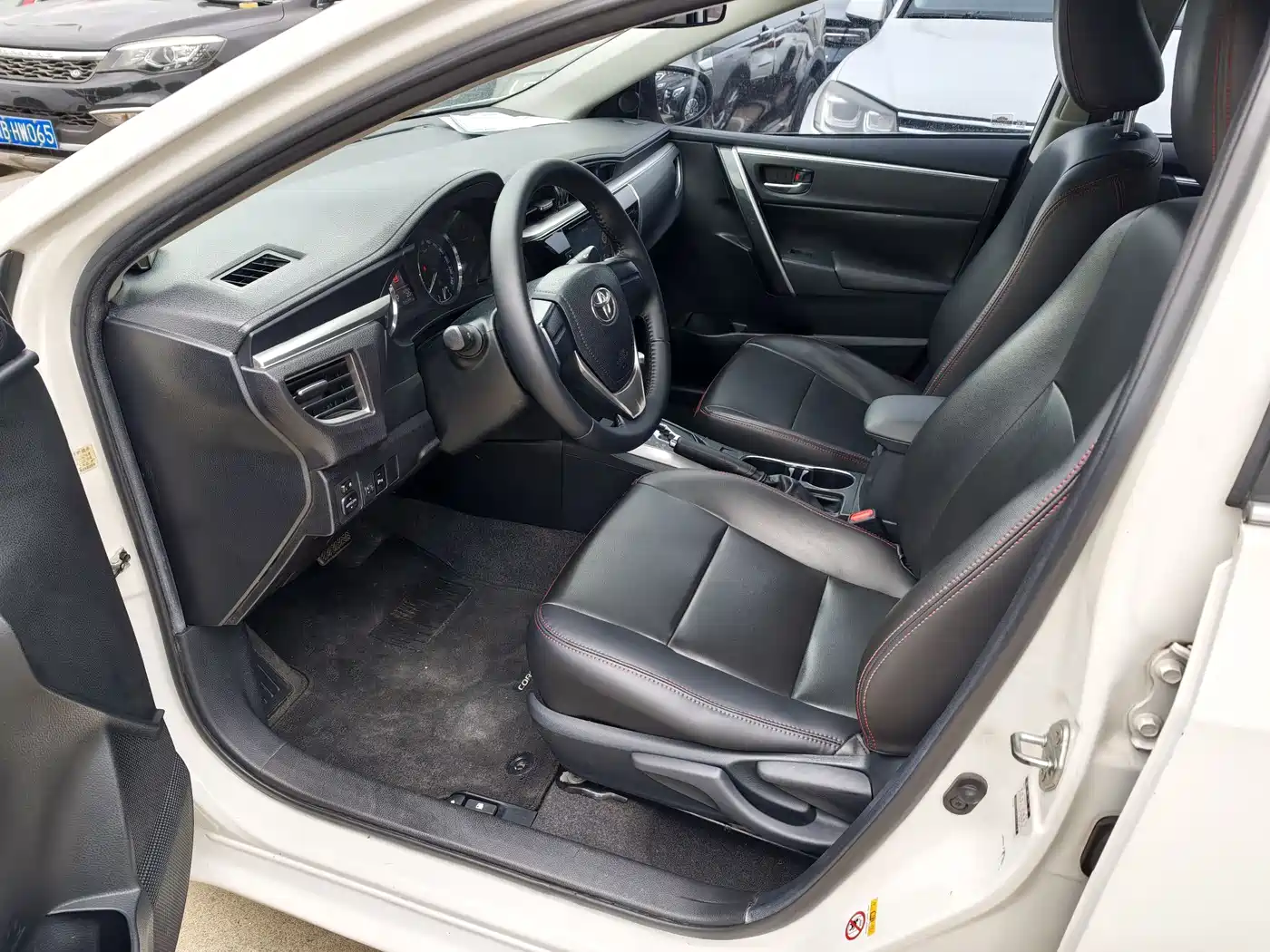 Toyota Corolla 2014 1.6L CVT GL-i фото 4