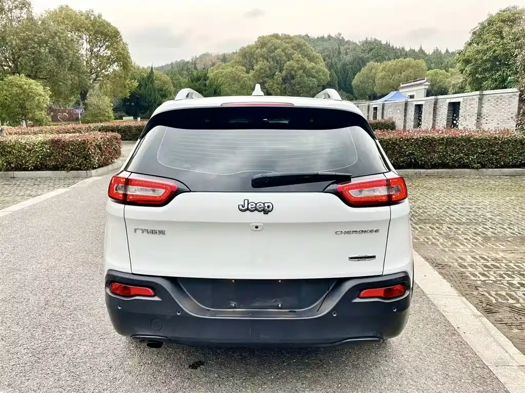 Jeep Cherokee 2016 2016 2.0L Superior Edition