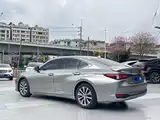 Фото 9 - Lexus ES