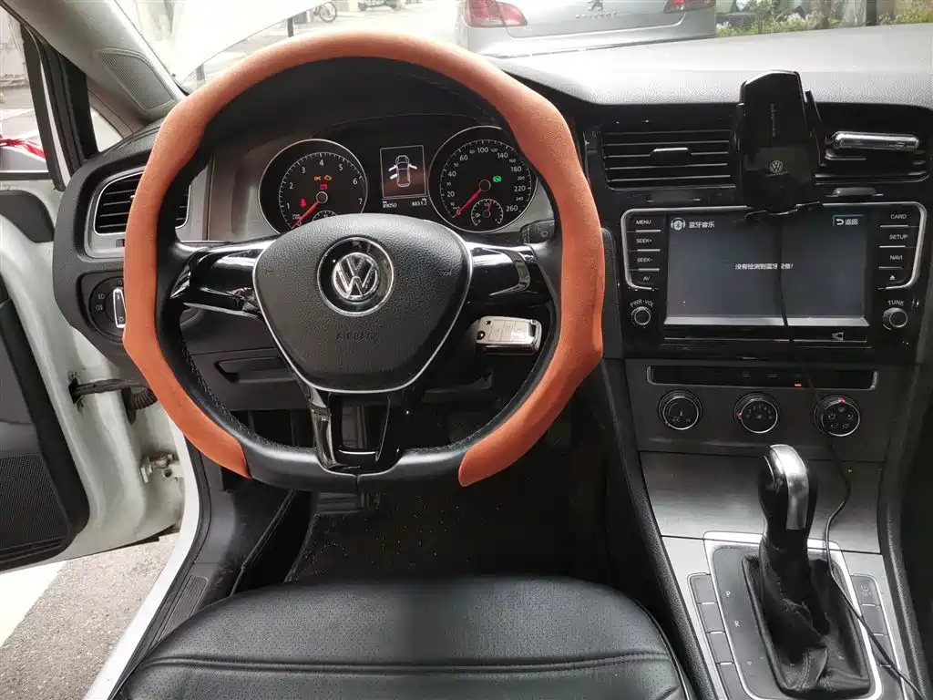 Volkswagen Golf 2014 1.6L Automatic Comfort фото 3