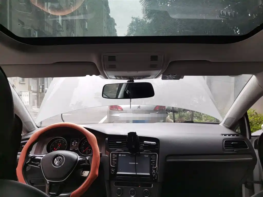 Volkswagen Golf 2014 1.6L Automatic Comfort фото 9