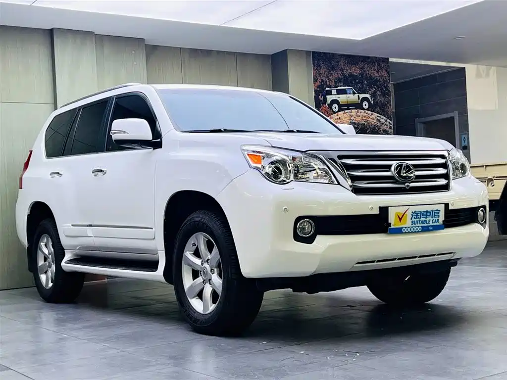 Photo 3 - Lexus GX