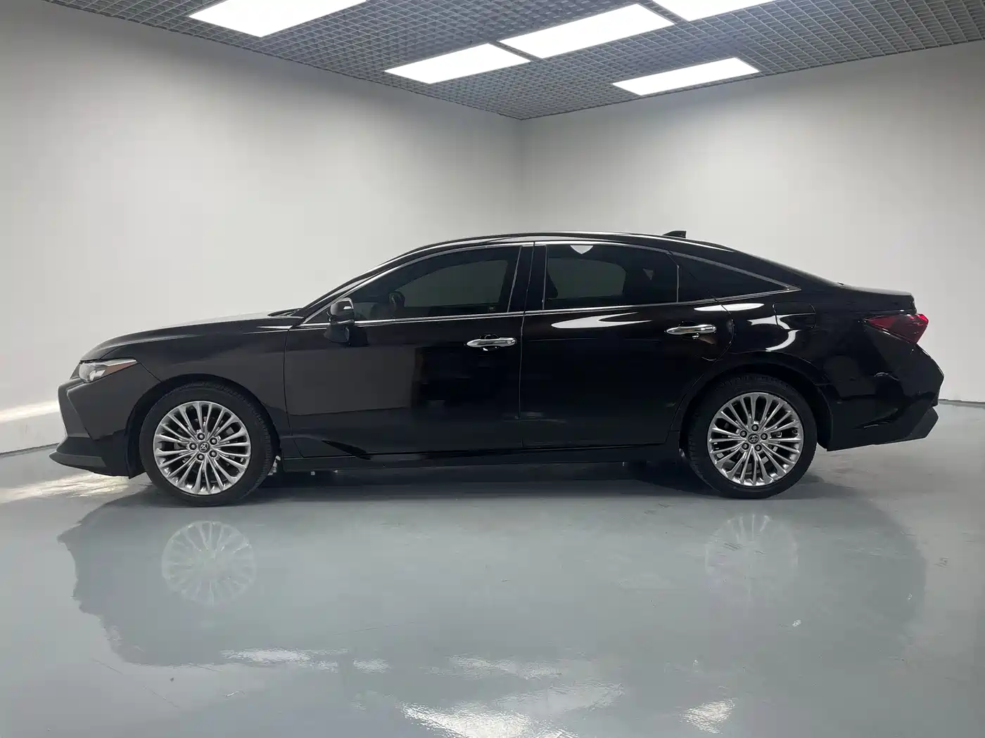Toyota Avalon 2019 Hybrid 2.5L Limited Flagship Version China V фото 4