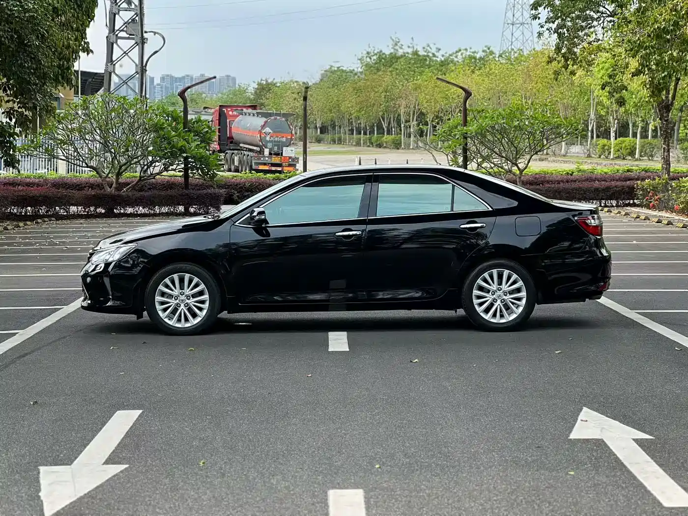 Toyota Camry 2015 2.5G Luxury Navigation Edition фото 5