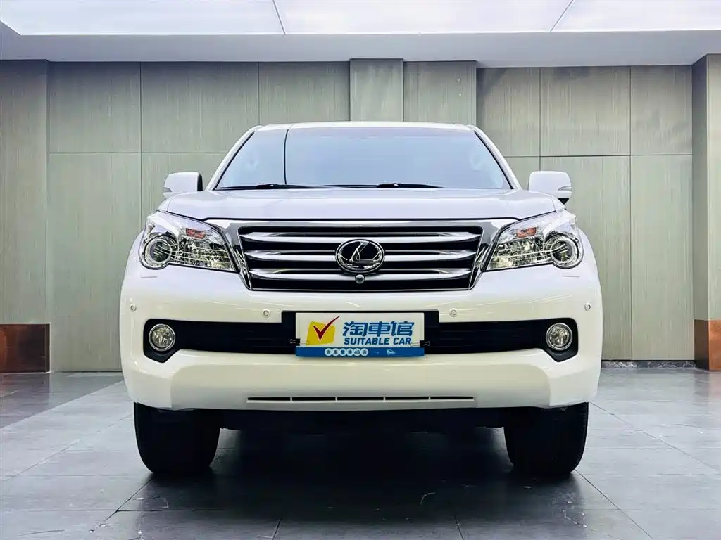 Photo 2 - Lexus GX