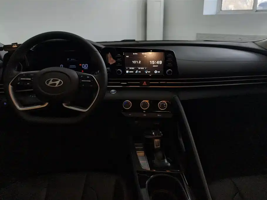 Hyundai Elantra 2023 1.5L CVT GLX Elite Edition фото 12